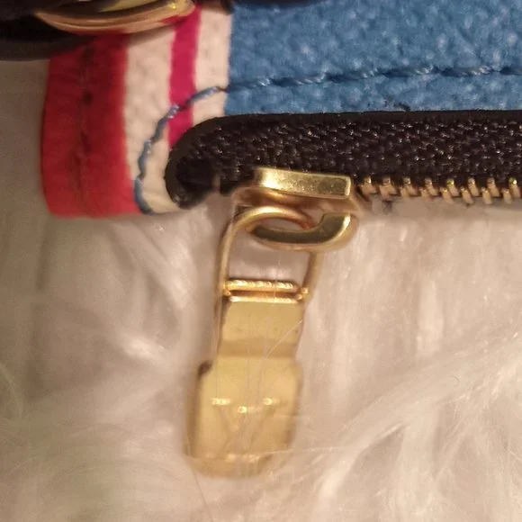 Like New! Ltd ED LV G@me On! Neverfull MM Pochette in Blue (w/ Dust Bag & Box) - Picture 2 of 6